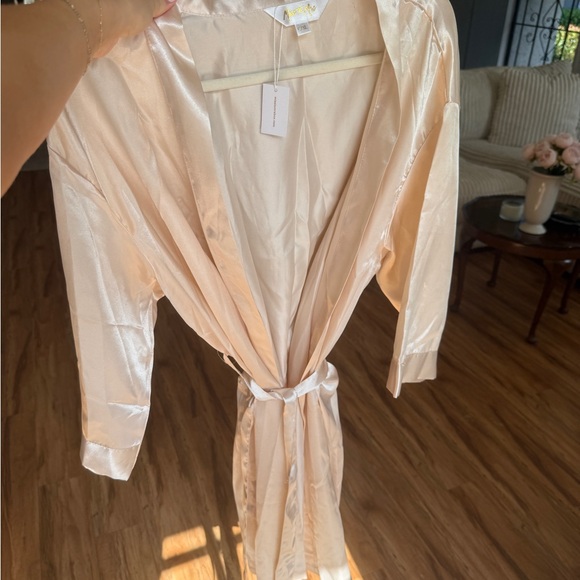 Blush Robe - Picture 2 of 4